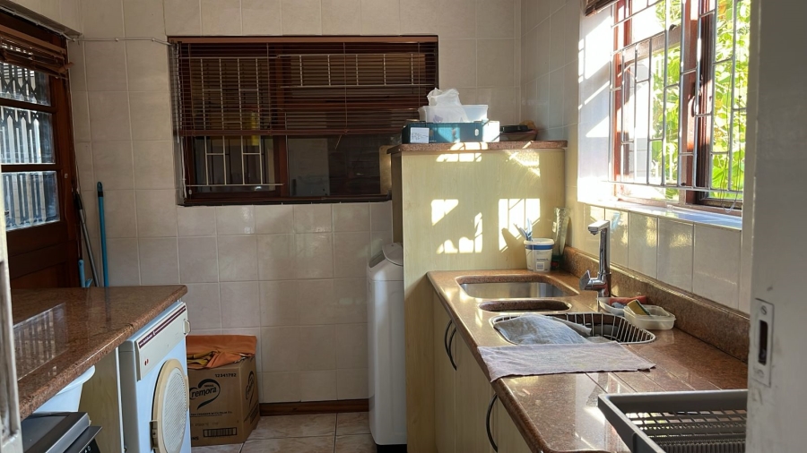  Bedroom Property for Sale in Cravenby Western Cape